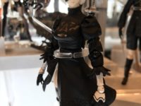 【ニーアオートマタ】ブリングアーツ「2B ver.2」「デボル&ポポル」「アダム&イヴ」「ニーア＆エミール」「カイネ」「ブリングアーツ用武器コレクショ」可動フィギュア 試作展示の画像