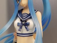 キューズQ「蒼き鋼のアルペジオ タカオ セーラーver.」「セブンスドラゴン サムライ（刀子） メイドStyle」フィギュア 彩色原型展示の画像